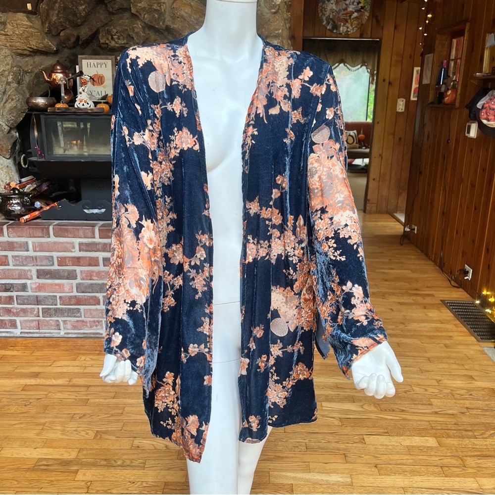 Hoity Toity Velvet Floral Women's Cardigan